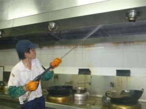 以清理厨房餐厅3攻略（打造整洁有序的餐厅环境，提升食品安全与顾客体验）